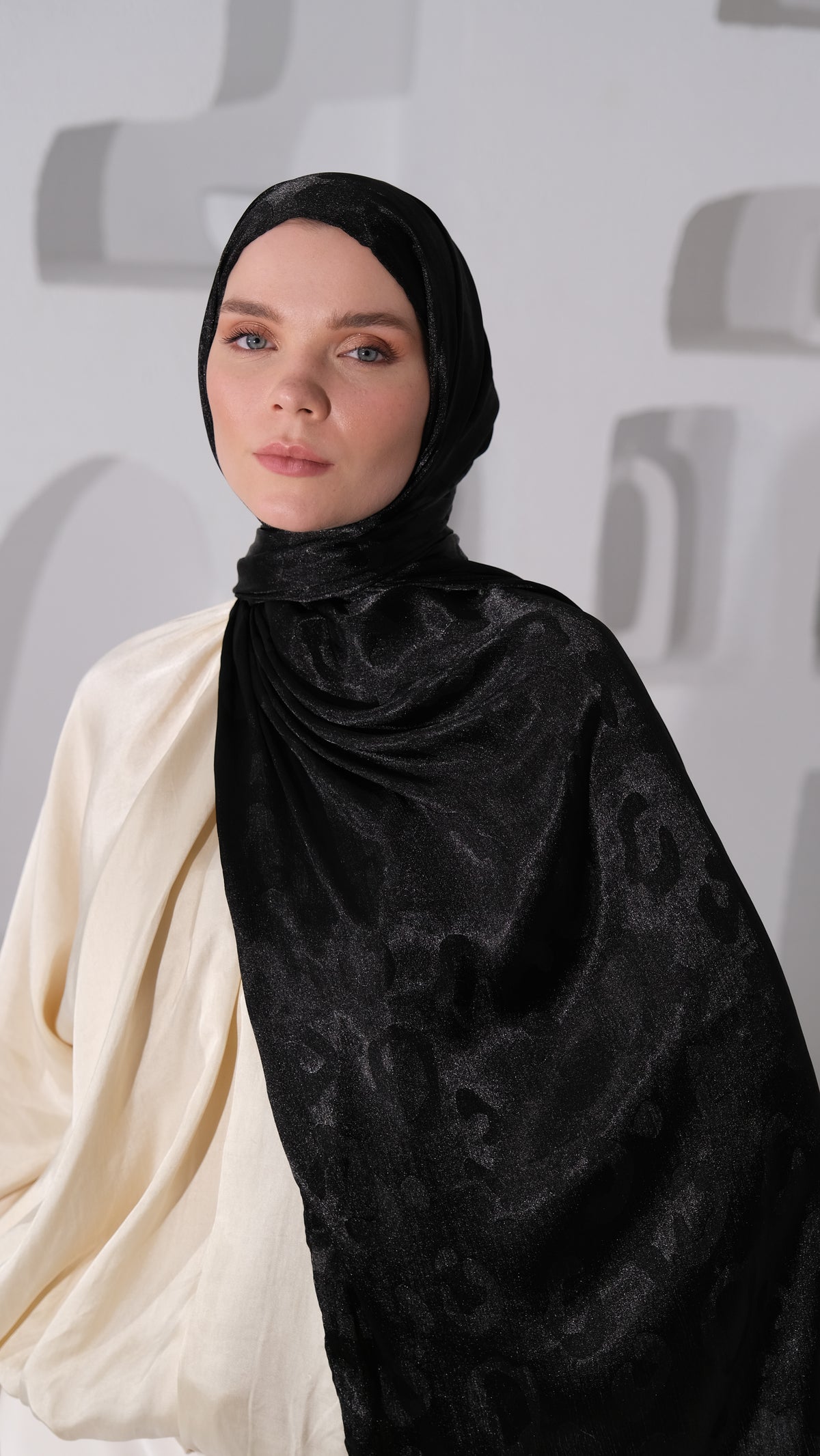 Pure Şal Ametist siyah desenli tesettür şalı – 3. görsel
