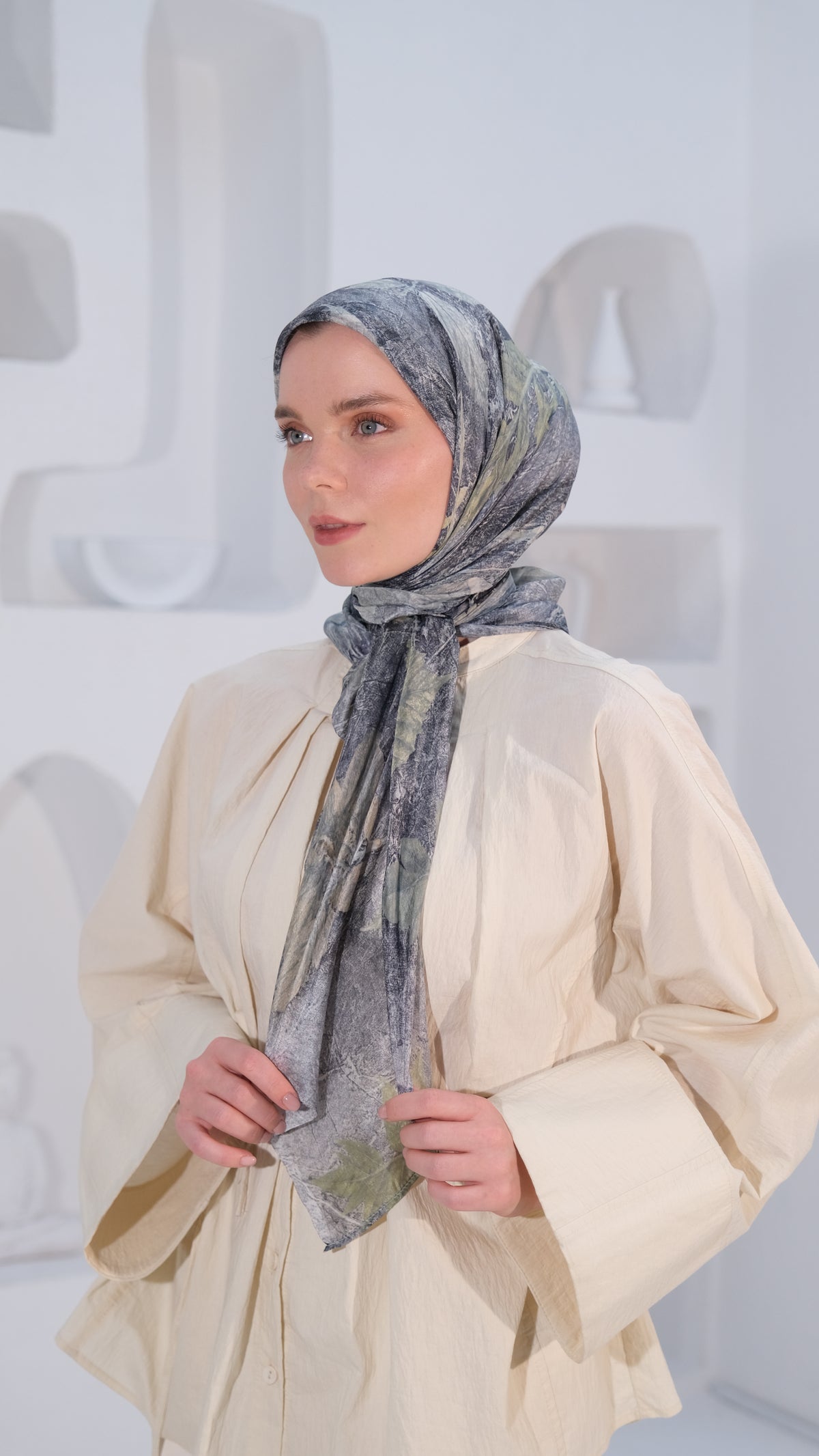 Heirloom No. 02 %100 ipek eşarp – 3. görsel